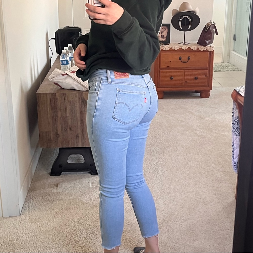 Levi’s low rise, Capri pants